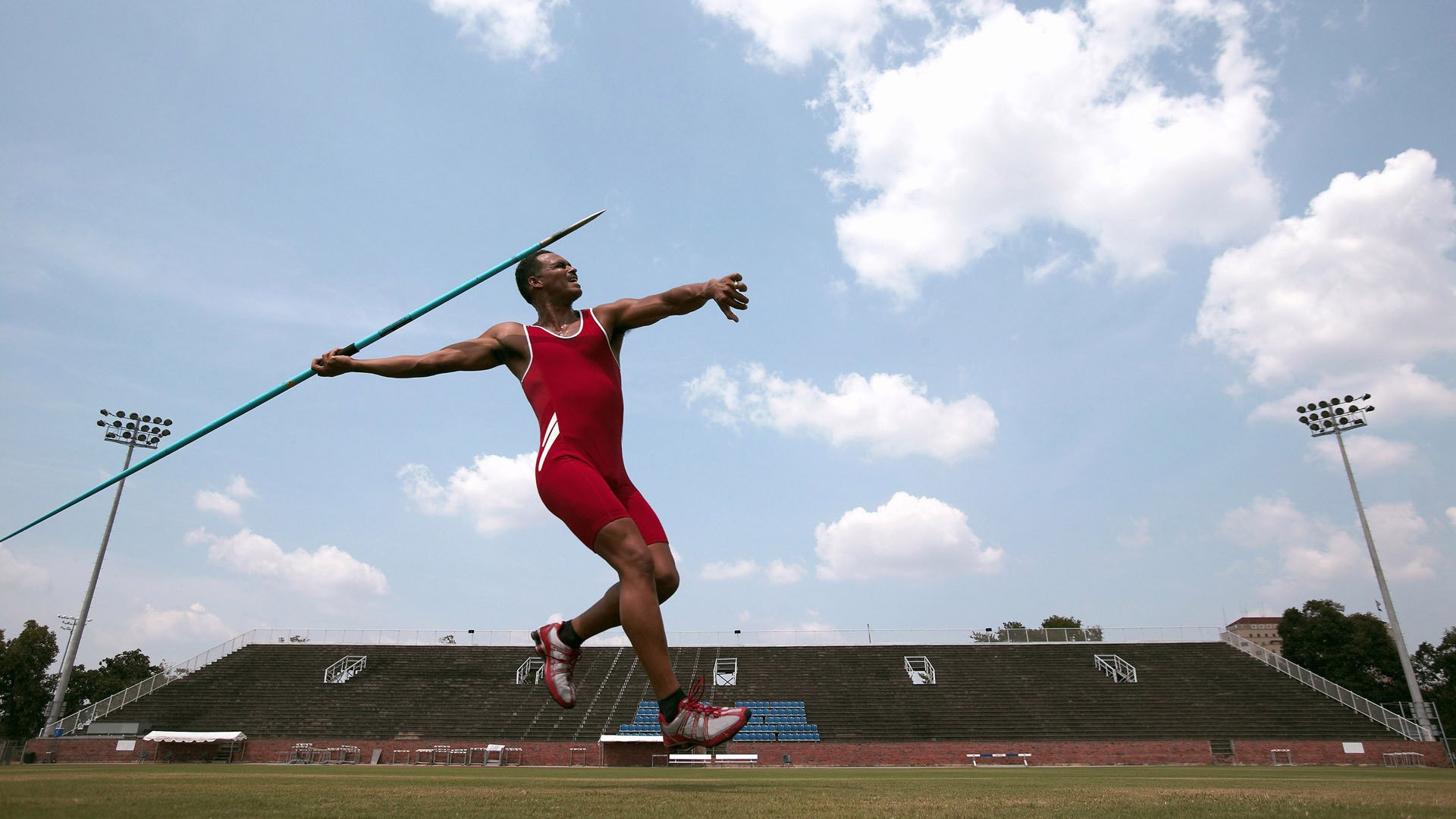 爱游戏平台-绿色可再生材料逐渐替代传统建材，引领足球场馆绿色转型，绿色再生资源回收是什么意思